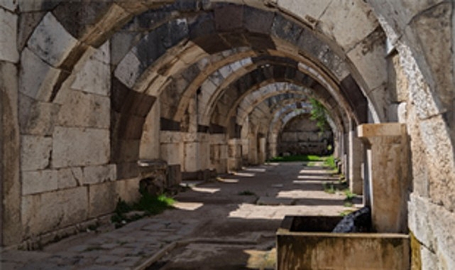İzmir Büyükşehir Belediyesi, Smyrna Antik Kenti kazı çalışmalarını desteklemeyi sürdürüyor.