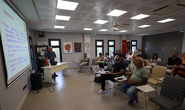 Efes Tarlası Yaşam Köyü’nde Karaot Tohum Derneği iş birliği ile