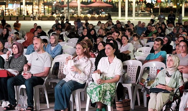 Kocaeli Büyükşehir Belediyesi, İzmit’in kalbi olan Milli İrade Meydanı’nda düzenlediği