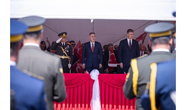 İzmir’de 30 Ağustos Zaferi’nin 103’üncü yıl dönümü kutlamaları Cumhuriyet Meydanı'ndaki