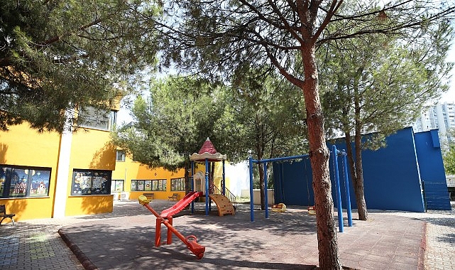 Karşıyaka Belediyesi, yeni eğitim yılı öncesinde anaokullarında yenileme çalışması başlattı.