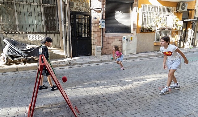 Karşıyaka Belediyesi’nin yaz boyunca sürdürdüğü Sokak Senin Mahalle Olimpiyatları’nın coşkusu,
