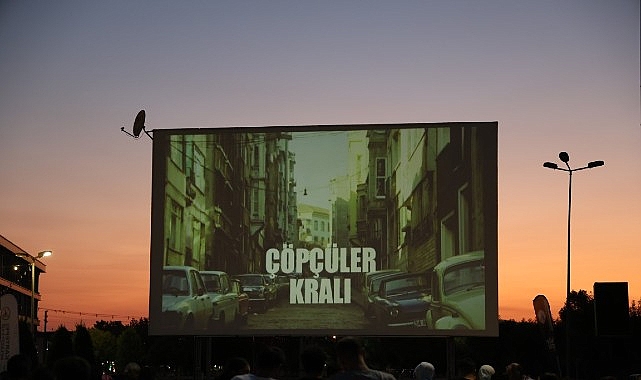 Kartepe Belediyesi’nin yaz aylarına özel düzenlediği açık hava sineması etkinlikleri,