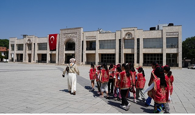 Konya Büyükşehir Belediyesi Genç KOMEK Yaz Okulu’nda eğitim alan öğrenciler,
