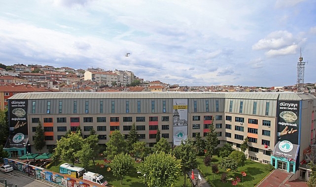 Üniversite tercih döneminde sağlık alanında kariyer hedefleyen binlerce adaya seslenen