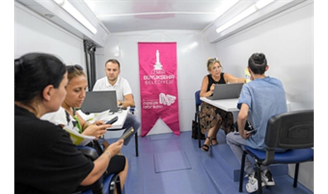 İzmir Büyükşehir Belediyesi Meslek Fabrikası Mobil İstihdam Aracı, iş arayanlarla