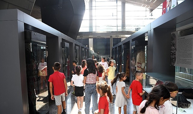 Osmangazi Belediyesi, yaz tatili döneminde çocukları edebiyat ve sanatla buluşturmayı