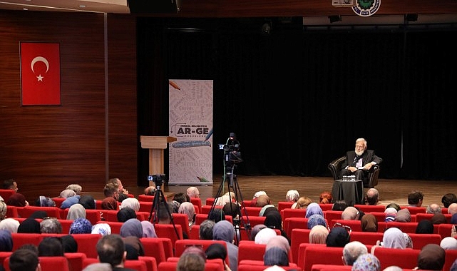 Akademisyen ve fikir adamı Prof.