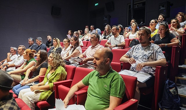 Selçuklu Belediyesi Sanat Akademisi Müzik Topluluğu bünyesinde eğitim alan Yetişkin