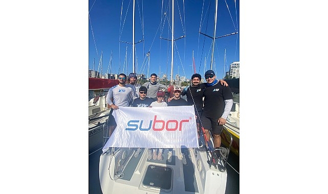 İstanbul Boğazı, 30 Ağustos Zafer Bayramı’nın coşkusunu yelkenliler eşliğinde kutlamaya