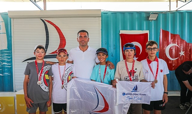 Seferihisar’da 9 Eylül coşkusu, bu yıl da denizde yelkenlerle yaşandı.