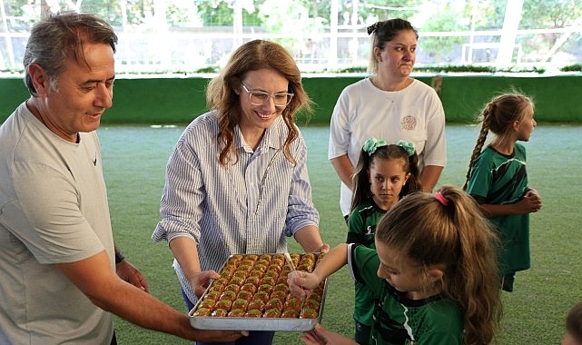 Kocaeli Büyükşehir Belediye Başkan Vekili Berna Abiş, Kocaeli Kadın Futbol