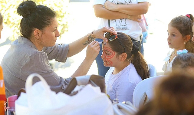 Avrupa Hareketlilik Haftası kapsamında Karabağlar Belediyesi tarafından düzenlenen Otomobilsiz Kent
