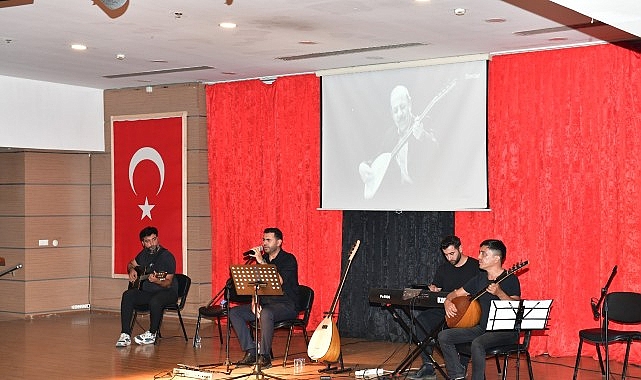 Bozkırın son tezenesi olarak gönüllerde taht kuran Türk Halk Müziği’nin