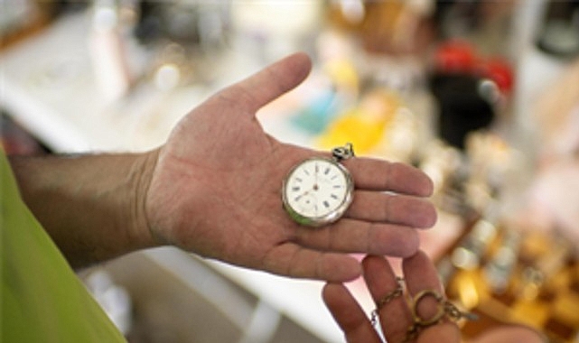 İzmir Büyükşehir Belediyesi'nin yurttaşların kullanmadıkları eşyaları değerlendirmesi için  düzenlediği “İkinci