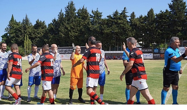 Çeşme Belediyesi’nin ev sahipliğinde düzenlenen Çeşme - Sakız Master Futbol Turnuvası,