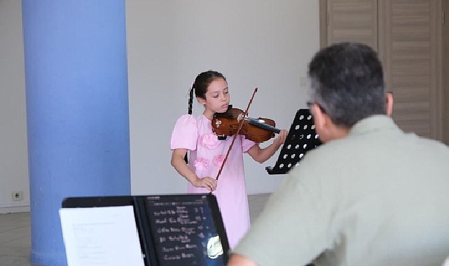 Narlıdere Belediyesi’nin çocuklara nitelikli sanat eğitimi sunmak ve yeteneklerini keşfetmelerine