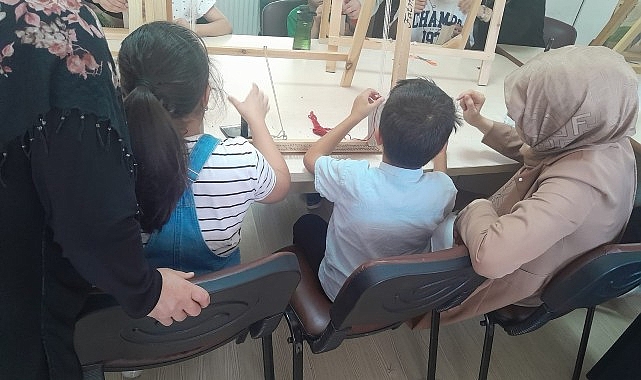Nevşehir Belediyesi Nevşehir Çocuk Evlerinde kalan çocukları Halı Dokuma Atölyesinde