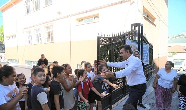 Eğitimde fırsat eşitliğini sağlamak adına sosyal belediyecilik uygulamalarını sürdüren Dikili