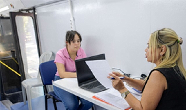 İzmir’de yaşayan engelli yurttaşlar, İzmir Büyükşehir Belediyesi Destekli İstihdam Ofisi’nin