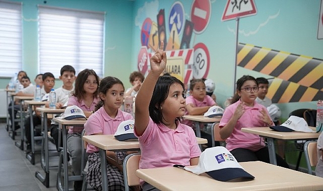Kocaeli Büyükşehir Belediyesi’nin çocuklara trafik bilinci kazandırmayı amaçladığı Trafik Eğitim