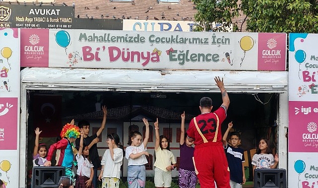 Gölcük Belediyesi’nin yeni eğitim-öğretim yılı öncesi çocuklara hediye ettiği "Okula