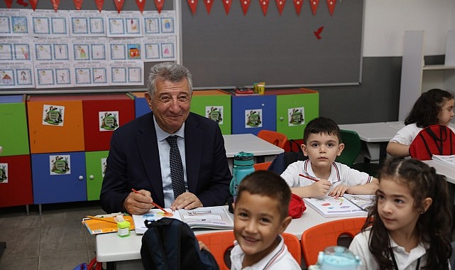 Güzelbahçe Belediyesi her yıl yaptığı kırtasiye yardımlarına bu yıl okul