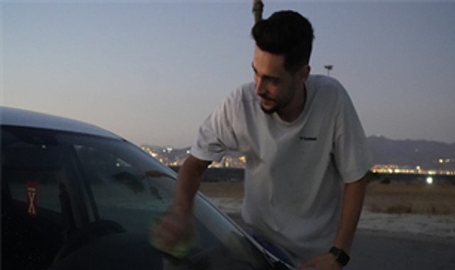 İzmirli sinemaseverler, İzmir Büyükşehir Belediyesi’nin Yeniden Sinematek Arabada Film Keyfi