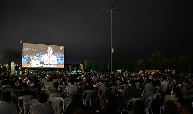 Kartepe Belediyesi, Ertuğrulgazi Mahallesi Kanalpark Sinema Alanı unutulmaz bir akşama