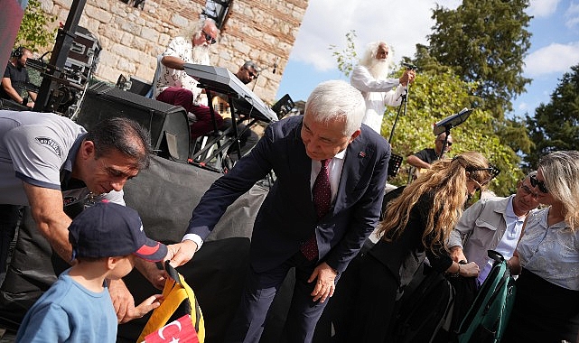 Kemalpaşa Belediyesi, yeni eğitim-öğretim yılı öncesi minik öğrencilere okul çantası