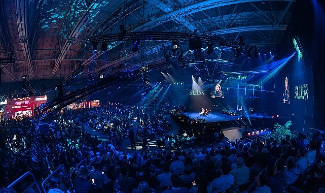 2007’de Finlandiya’nın Helsinki kentinde birkaç öğrenci tarafından gönüllülük esasıyla başlatılan