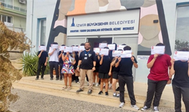 Bir özel okulda eğitim gören lise öğrencileri, Örnekköy'de yer alan