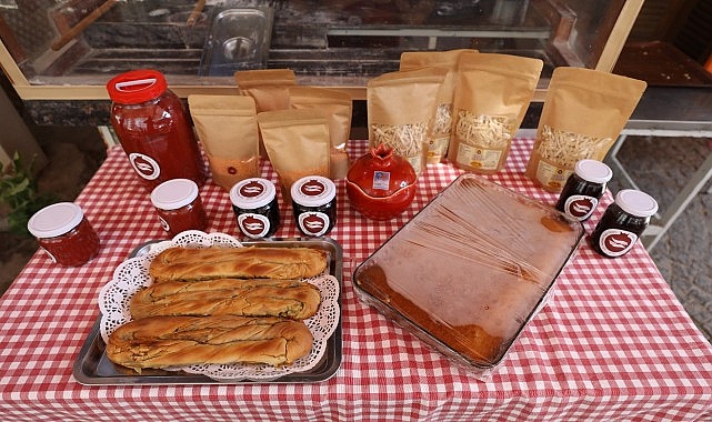 Narlıdere Belediyesi’nin öncülüğünde kurulan Narlıdere Üretici Kadın Kooperatifi (NAR-KOOP), kadınların