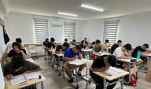 Kemer Belediyesi Ahmet Erkal Destek Eğitim Kursu’nda üniversite sınavına ücretsiz