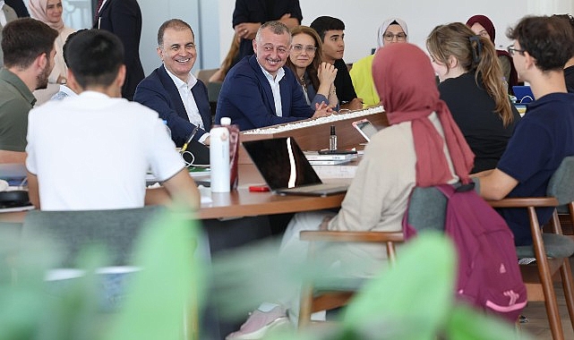 AK Parti Genel Başkan Yardımcısı ve Parti Sözcüsü Ömer Çelik,