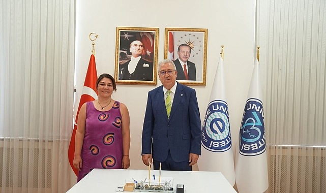  Ege Üniversitesi (EÜ) Biyomalzemeler ve 3 Boyutlu Biyoarafazlar (EBioPhase) ekibinin