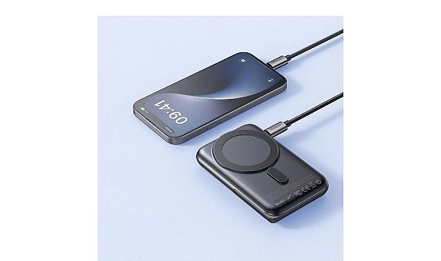 Günlük hayatın yoğun temposunda ortak alanlar, havalimanı, otel kafe veya