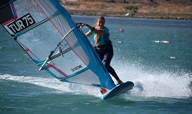 Çeşme Belediyesi’nin destekleriyle, Çağla Kubat Windsurf Akademi tarafından düzenlenen Alaçatı
