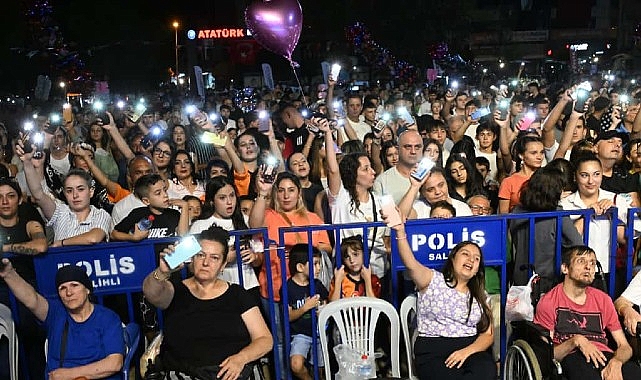 Salihli Belediyesi tarafından düzenlenen Kurtuluş Haftası Etkinlikleri kapsamında sanatçı Aslı