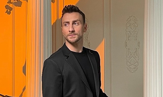 Taklitleri ve stand-up gösterileri ile tanınan ünlü komedyen Sefa Doğanay,