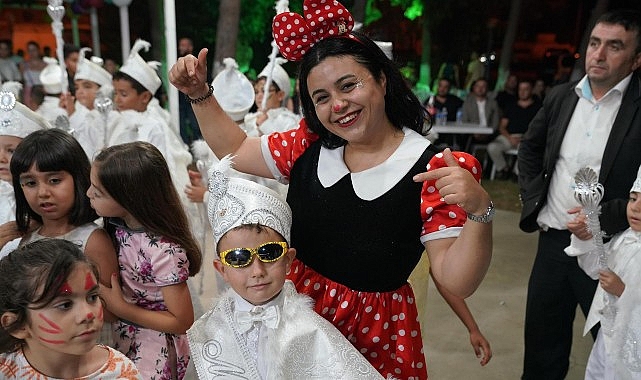 Seferihisar Belediyesi sosyal belediyecilik hizmetleri kapsamında Geleneksel Sünnet Şöleni gerçekleştirildi.