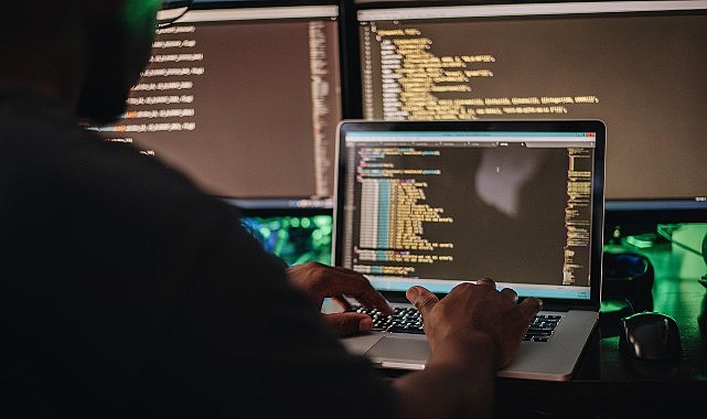 1947’de bilgisayardaki ilk “hatanın” keşfedilmesiyle her yıl 9 Eylül’de kutlanmaya