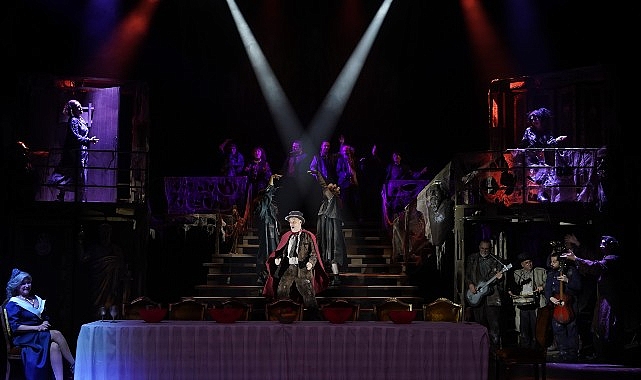 Şehir Tiyatroları Yazıldığı 1956 Yılından Bu Yana İngiltere, Arjantin, İsviçre,