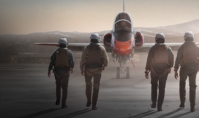 ABD Donanması’nın en zorlu savaş pilotu okulunun rekabetçi dünyasında, yalnızca