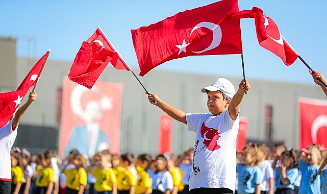 Aliağalılar Cumhuriyetin 102. Yılını Hep Birlikte Coşkuyla Kutlayacak Aliağa, Cumhuriyetin 102.