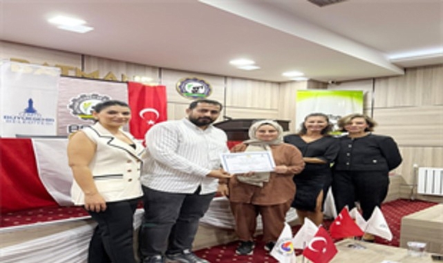 İzmir Büyükşehir Belediyesi’nin sağır ve işitme engelli kadınlara yönelik başlattığı