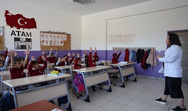 Bayraklı Belediyesi, çocuklarda hijyen bilincini artırmak amacıyla yürüttüğü “Sağlık Elde