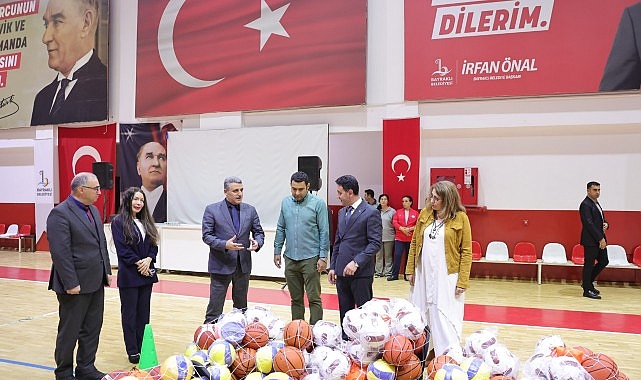Bayraklı Belediyesi, ilçedeki ilkokul, ortaokul ve lise düzeyindeki okulların spor