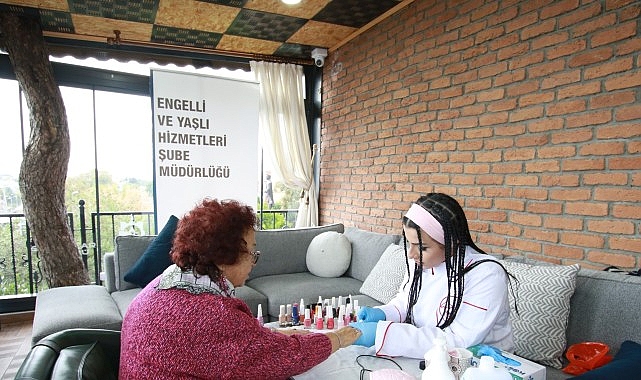 Kocaeli Büyükşehir Belediyesi, kentin gençleriyle 65 yaş üstü vatandaşları buluşturan