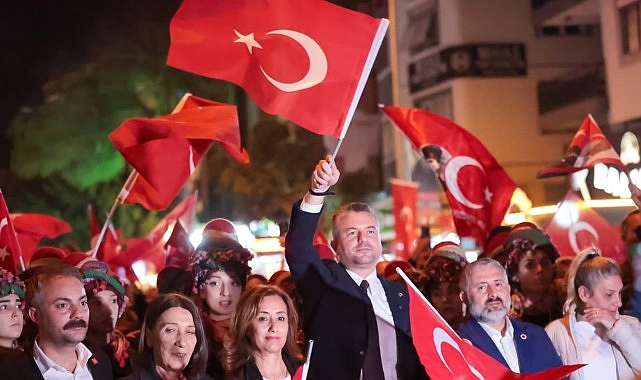 Buca, 29 Ekim Cumhuriyet Bayramı’nı coşkuyla kutladı.